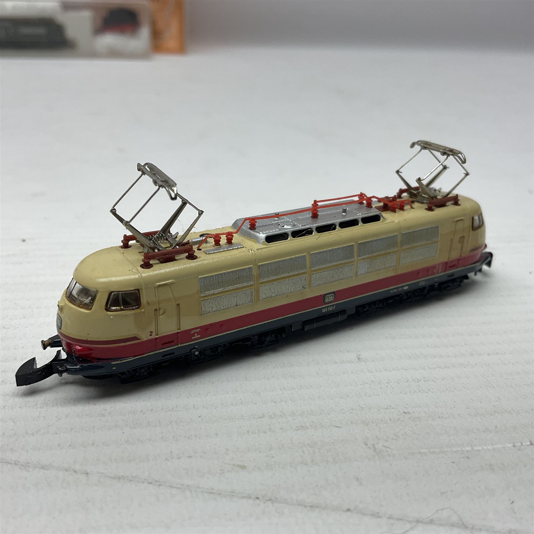 Marklin mini-club 'Z' gauge - two double pantograph loc | Model