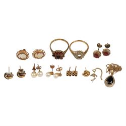 9ct gold stone set jewellery, including pendant necklace, ring and a collection of stud ea...