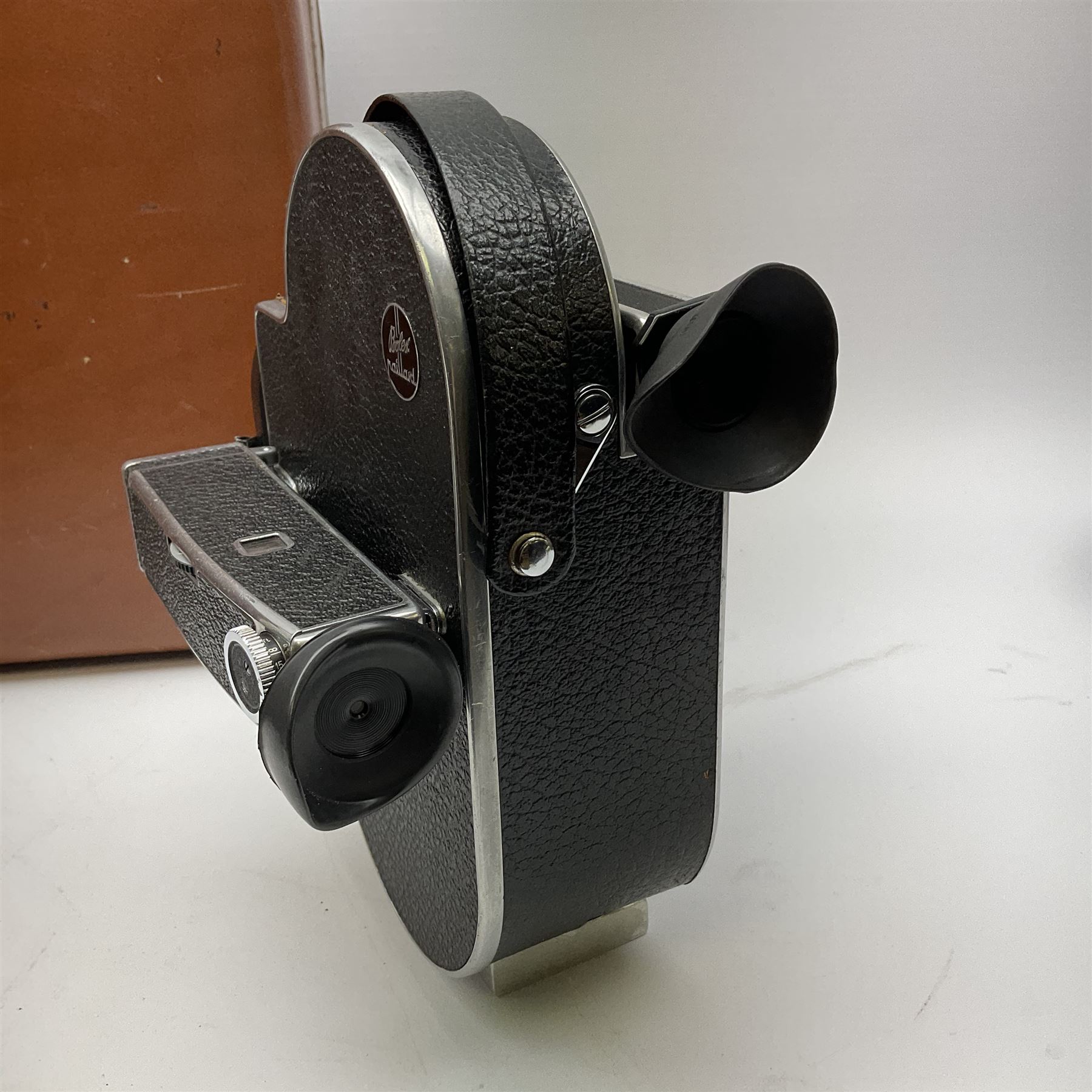 Paillard Bolex H16 Reflex 16mm cine camera with handgrip and turret for interchangeable lenses, KERN Vario-Switar 1:1,9 f=16-100mm POE BOLEX H16RX lens, KERN Switar 1:1,4 f=25mm H16 RX lens, KERN Switar 1:1,9 f=75mm lens, KERN Switar 1:1,6 f=10mm H16 RX lens