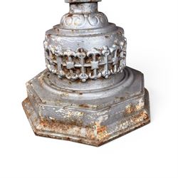 Small ornate painted 19th-century Meadow Foundry cast iron centrepiece urn, with wide, scalloped bowl rim decorated with a repeating egg and dart decoration, supported on a slender fluted pedestal with raised quatrefoil design on an octagonal plinth base  