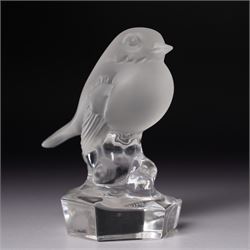 Baccarat figurine of a golfer, depicting a golfer in mid-swing, together with Nachtmann bird, golfer H24cm
