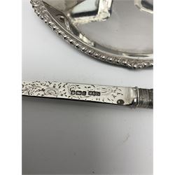 Small silver hallmarked pin tray, hallmarked for London, together with two small silver hallmarked mounted photograph frames, and mother of pearl handled knife with silver blade 