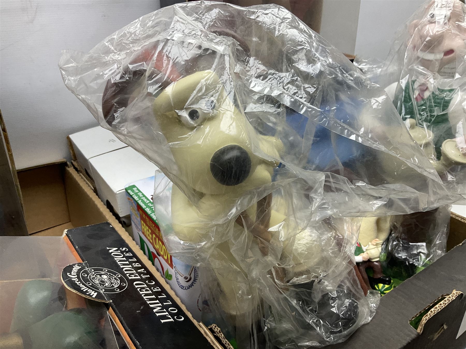 Large collection of Wallace & Gromit collectables, including four Born to Play  figures, clocks, composite figures, etc, in four boxes   