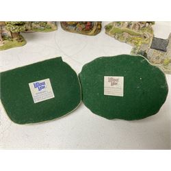 Nineteen Lilliput Lane models, including Dove Tails, Birdlip Bottom, Smallest Inn, Gossip Gate and Beehive Cottage, all with deeds and original boxes (19)