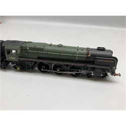 Hornby '00' gauge - BR Class 8P 4-6-2 'Duke of Gloucester' locomotive no. 71000, special edition, DCC ready 