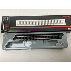 Marklin 'Z' gauge Mini-Club - Track Set-T1; part box No.8500 track; six goods wagons Nos.8610, 8611, 8622, 82271, 82351 & 82373; and a passenger coaches No.87335; all boxed (9)
