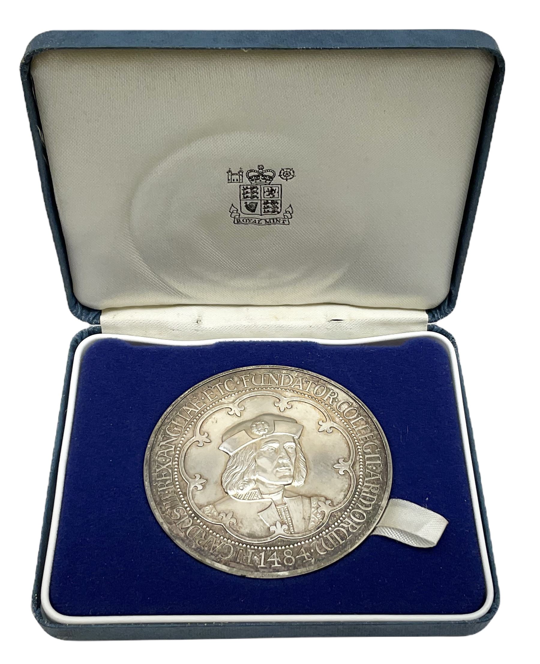 Hallmarked sterling silver commemorative medallion, 'College of Arms Quincentenary', approximately 150 grams, housed in a Royal Mint box