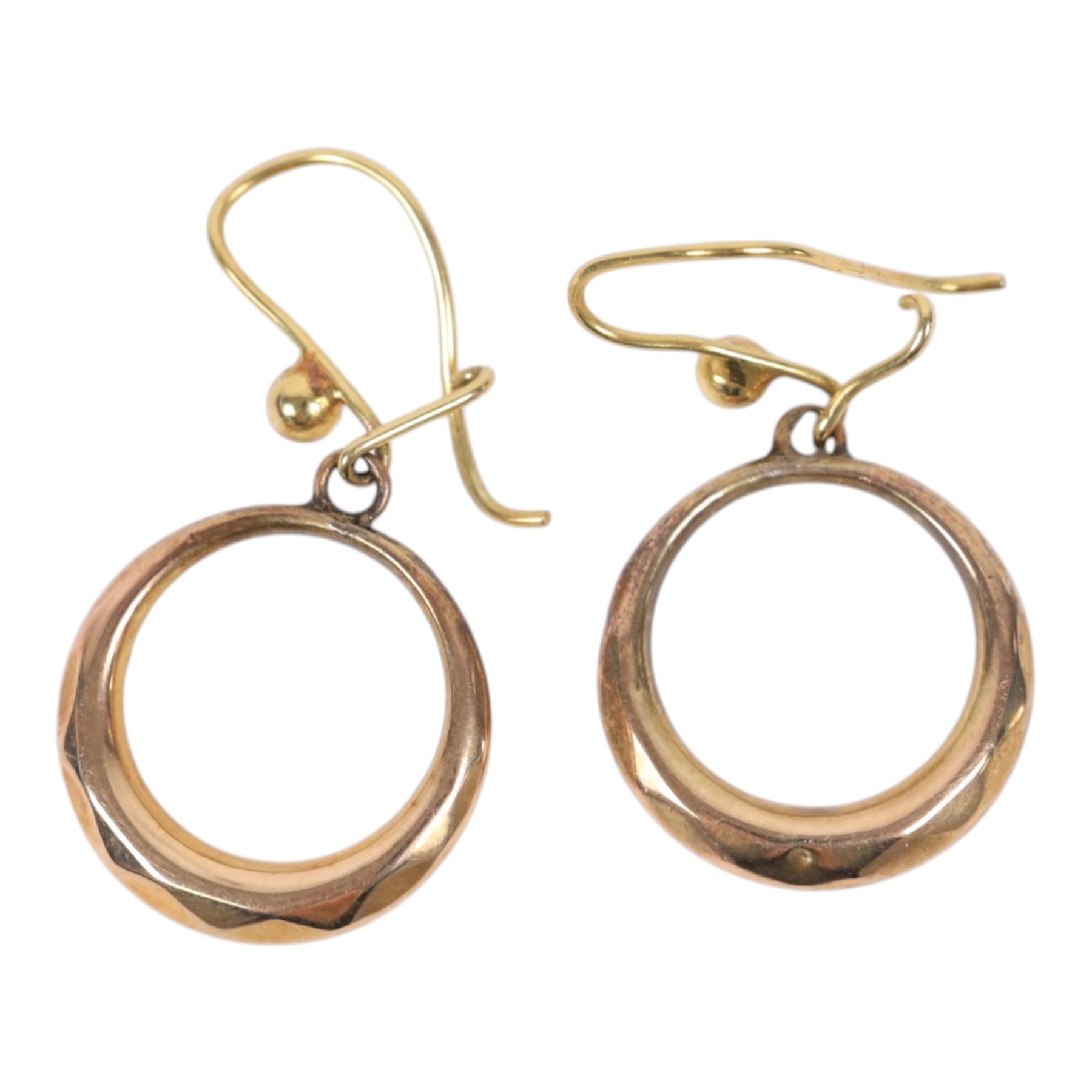 18ct gold charm and two single earrings, 14ct gold single earring and 9ct gold jewellery oddments, comprising single earrings and chain links