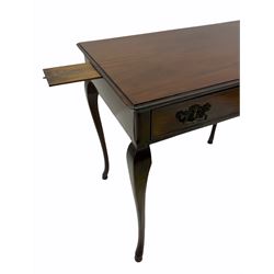 Georgian mahogany side table lowboy, fitted with single drawer and candle slides to either end