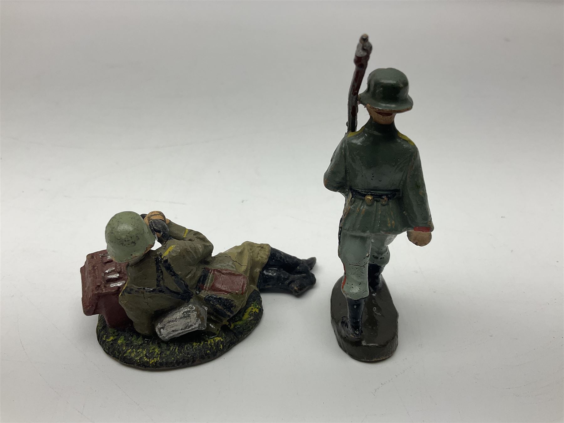 German Lineol Flak Artillery Gun on revolving base H11cm; four other Lineol WW2 German soldiers; and three Elastolin German soldiers including reclining radio operator (8)