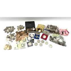 Great British and World coins including Queen Victoria 1882H Newfoundland 50 cents, King Edward VII 1909 Newfoundland 50 cents, United States of America 1899 quarter dollar, 1909 five cents, Maria Theresa restrike thaler, small number of Great British pre-1947 silver coins, pre-decimal coinage including pennies, brass threepence pieces etc, Silver jubilee silver proof crown coin cased with certificate etc