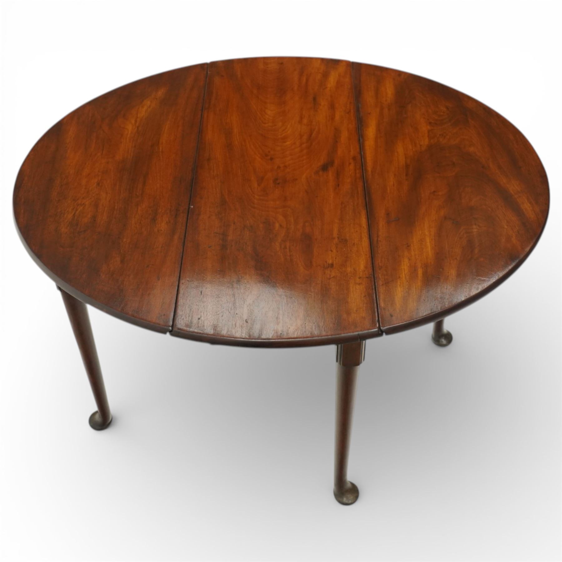 18th century small mahogany drop leaf table, flamed mahogany top with leaves and gatelegs to form an oval top, raised on tapered supports with pad feet