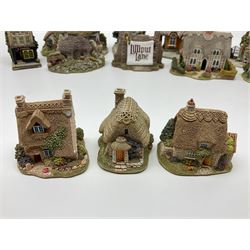 Fourteen Lilliput lane models, to include Eriskay Croft, Little Smithy, Gulliver's Gate, Kerry Lodge, Eamont Lodge etc, all with original boxes and some with deeds (14) 