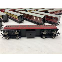 Hornby Dublo - fourteen passenger coaches including Southern Suburban Stock, Gresley Stock, Stanier Stock etc; and TPO Mail Van; all unboxed (15)