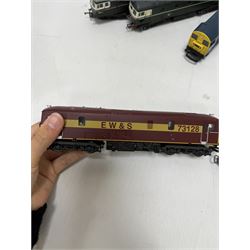 Eight Lima Ho and '00' gauge locomotives, comprising BR Class 20 locomotive no. 20222, re-worked BR Class 33 Bo-Bo locomotive no. D6585, Class 73 Bo-Bo Broadlands no. 73142, Class 73 Bo-Bo EWS locomotive no. 73128, 201640 Class BR no. 221 149-8 DB, Class 26 Bo-Bo locomotive no. D5308, Amtrak 523 diesel locomotive and Class 1400 2-4-0 no. 20215, unboxed