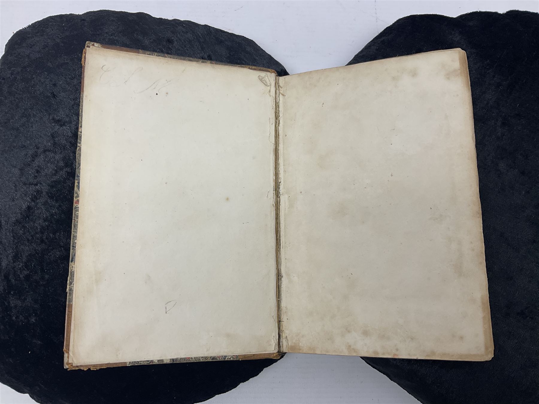 Daniel De Foe; The Life and Adventures of Robinson Crusoe Written by Himself, vol 1, Stockdale, London 1804 