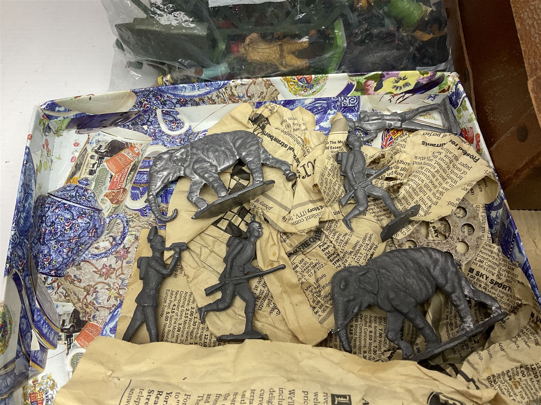 Large variety of predominantly metal miniature soldiers, a mixture of painted and non-painted figures, to include examples of American, British and European soldiers 