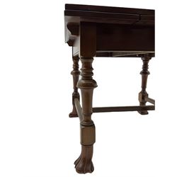 Early 20th century mahogany drawer leaf extending dining table, turned supports terminating with carved feet, joined by moulded stretchers 92cm x 92cm - 154cm, H78cm