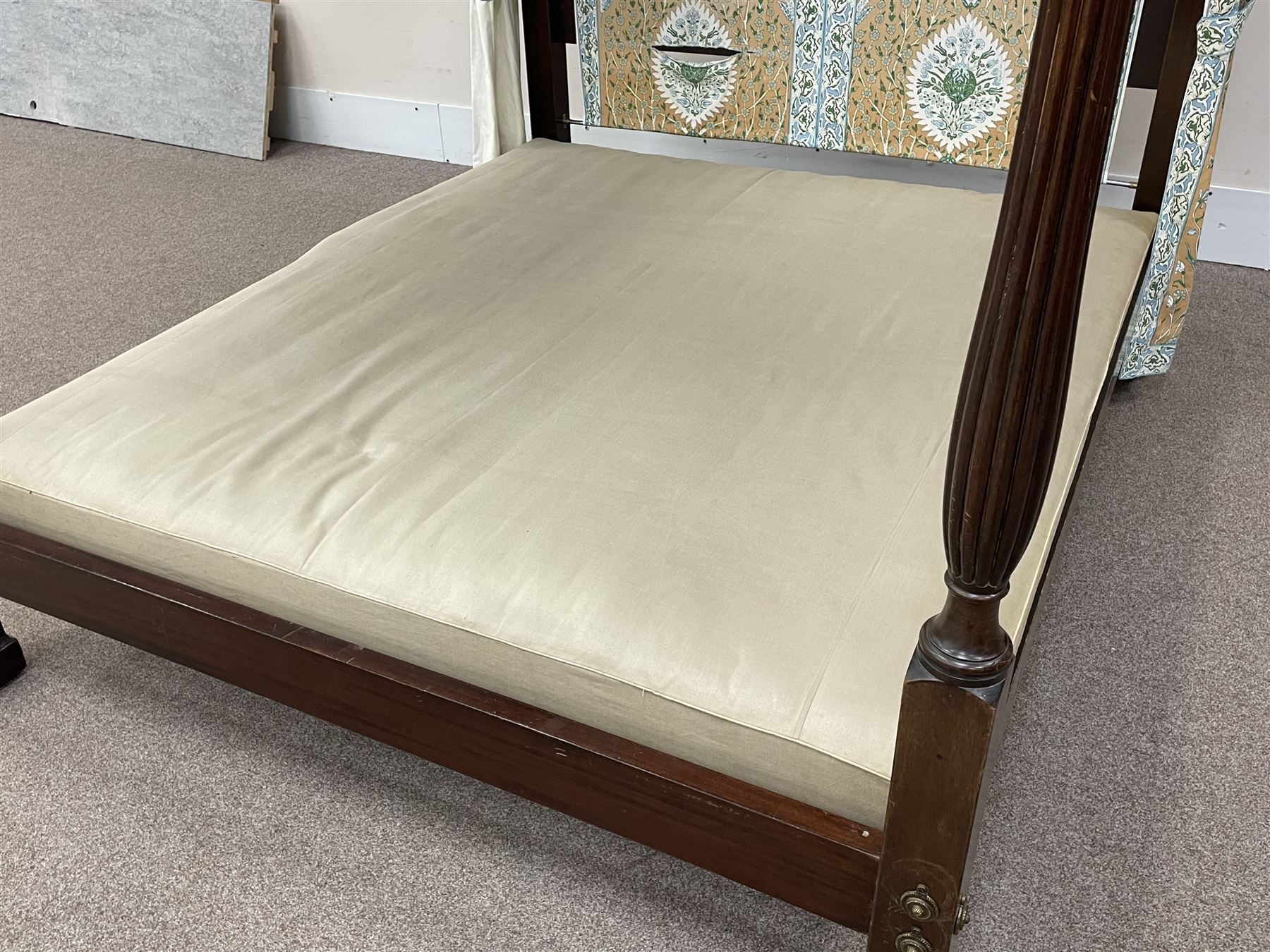 Early 20th century Chippendale style mahogany four poster bed, projecting dentil cornice with egg and dart mouldings and blind fretwork frieze, tapering reeded supports, with bed base