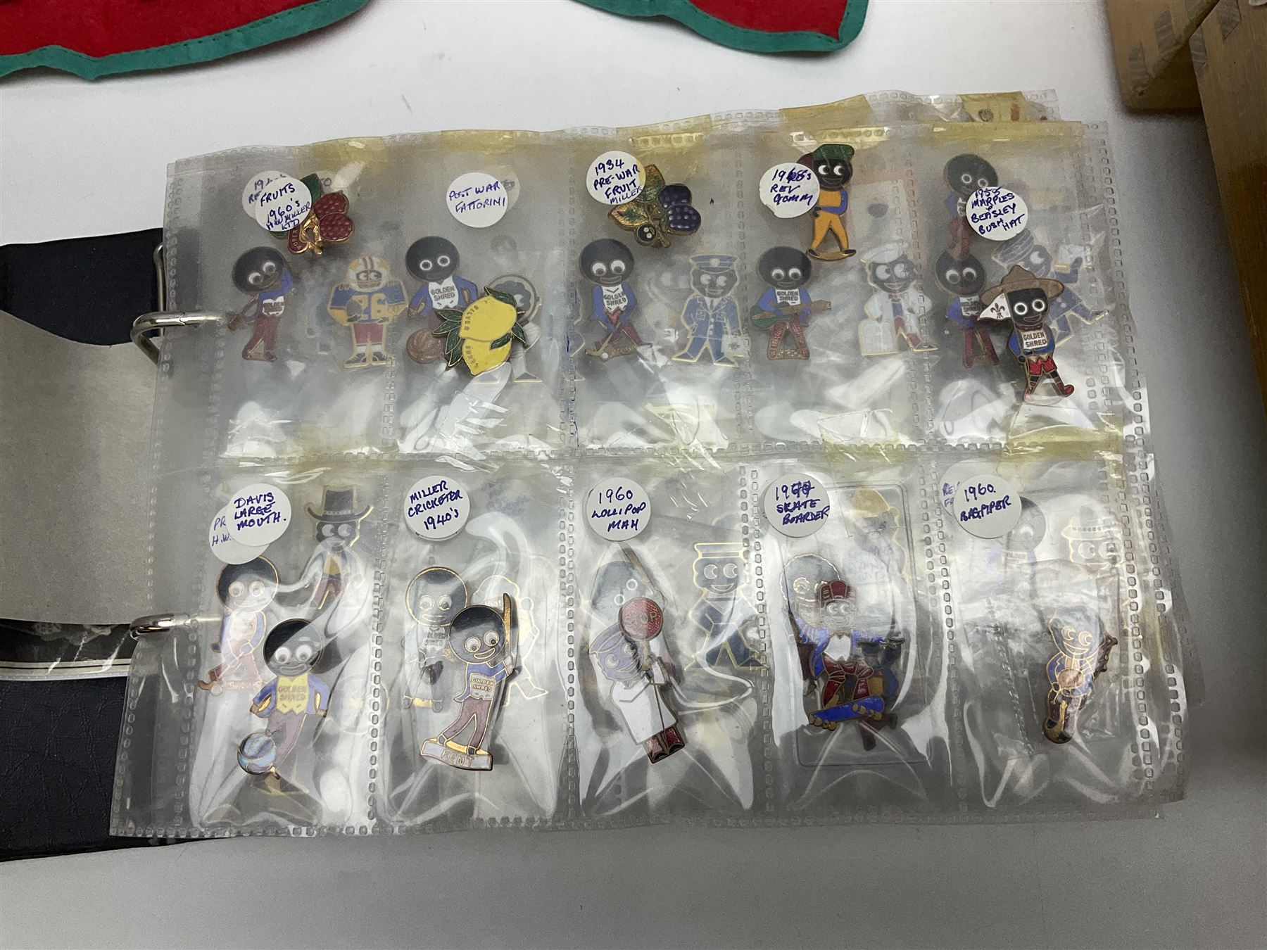 Large collection of Robertson's Golly memorabilia including badges, seven band figures, ceramics, toast racks etc