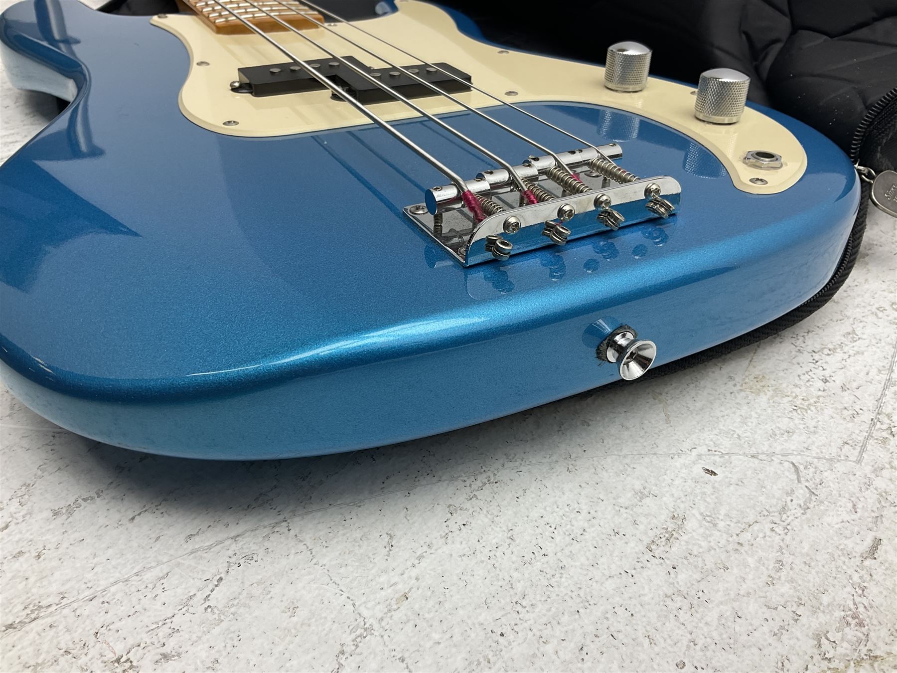 Richwood electric bass guitar in blue, cream and natural finish L117cm; in Fender soft carrying case; together with Behringer Thunderbird Bx108 amplifier date code 0 4 11.