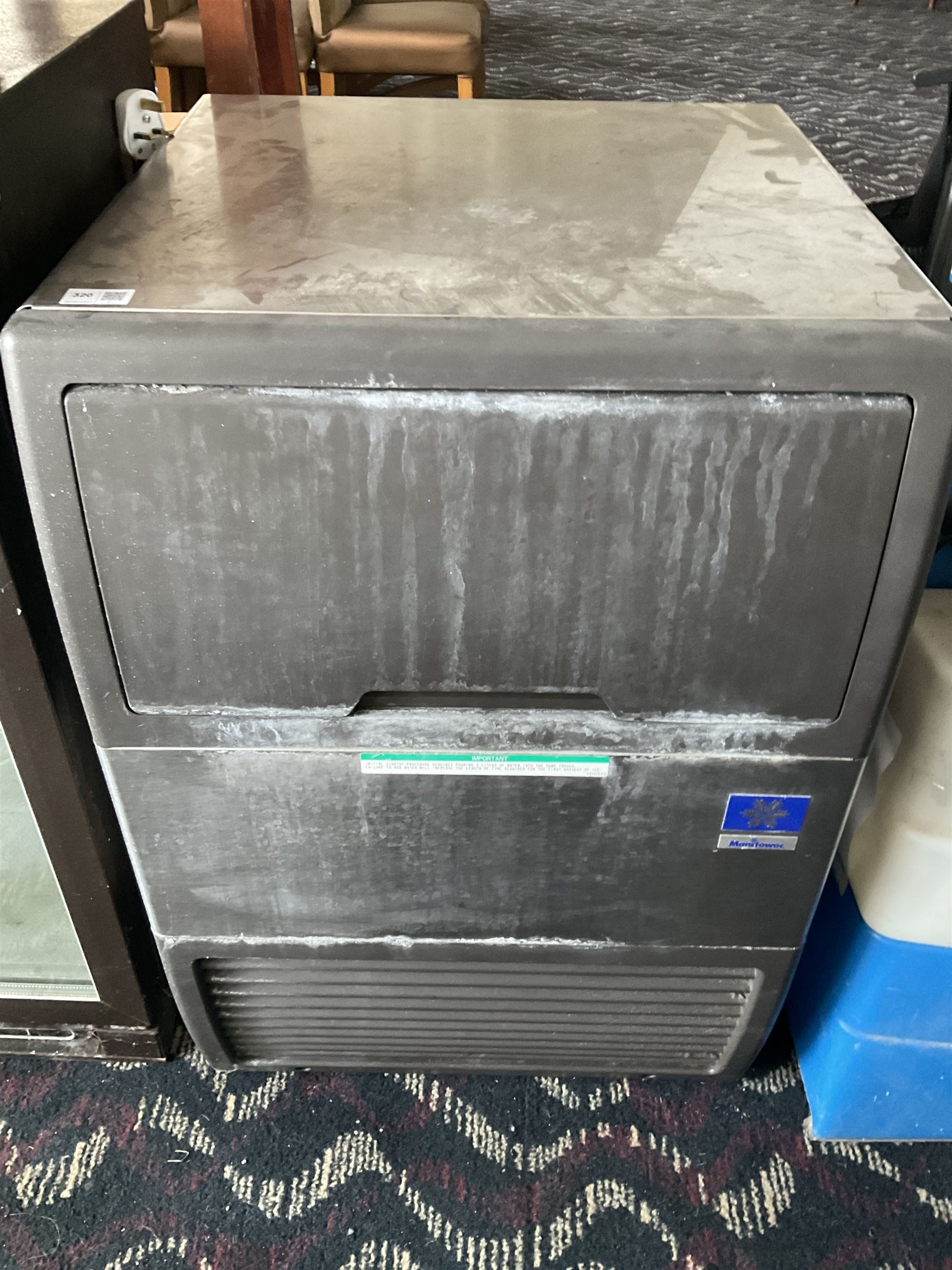 Manitowoc ECS041AG ice maker - spares or repairs- LOT SUBJECT TO VAT ON THE HAMMER PRICE - To be collected by appointment from The Ambassador Hotel, 36-38 Esplanade, Scarborough YO11 2AY. ALL GOODS MUST BE REMOVED BY WEDNESDAY 15TH JUNE.