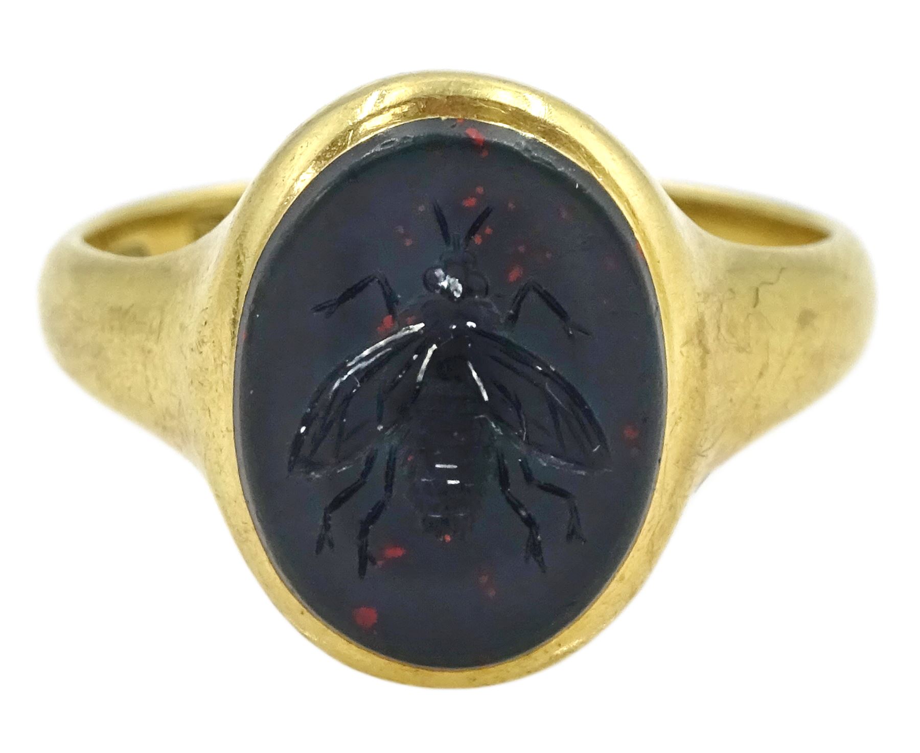 18ct gold seal ring, with bloodstone intaglio depicting a fly, Birmingham 1937