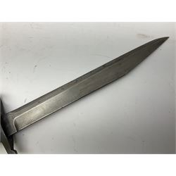 WW1 American Remington P14 rifle bayonet Model 1913, the 43cm fullered steel blade dated 5 17; in metal mounted leather scabbard L57cm overall; and WW1 Canadian Ross Rifle Co.1907 Model Mk.II bayonet, dated 2/17; in leather scabbard with frog (2)