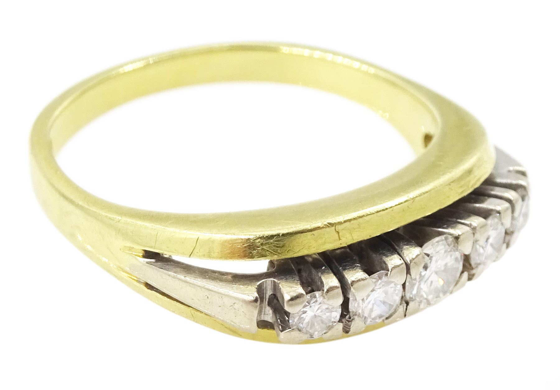 14ct gold five stone round brilliant cut diamond ring, stamped 585, total diamond weight approx 0.40 carat 