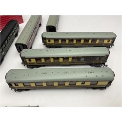 Hornby Dublo - ten passenger coaches including two Southern and four maroon BR Mk.I Passenger Coaches and four Pullman Cars (two x Aries, Car No.74 and Car No.79); together with two French SNCF HO Paris-Lille coaches; all but one unboxed (12)
