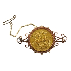  1909 gold sovereign, loose mounted in gold brooch stamped 9ct  