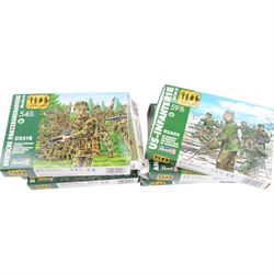Revell 1:72 scale plastic model soldier packs, including French Dragoons, US Infantrie and American Special Forces, boxed