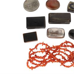 Small collection of snuff boxes, including Victorian papier mache, brass bound agate, pewter snuff box by G. Smith & Sons etc 