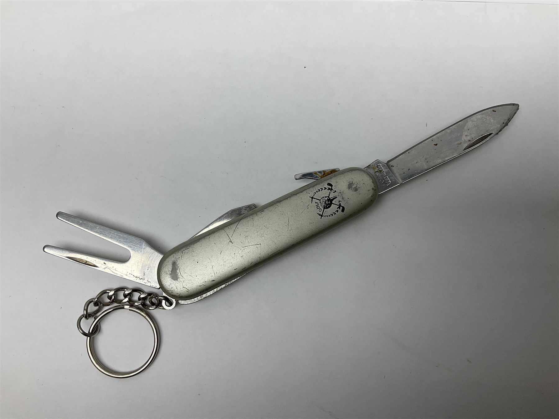 Fifteen folding/pocket knives including Swiss Army type knives with various number of blades, British army jack knife by J.H. Thompson Sheffield dated 1955 with broad arrow, promotional etc (15)