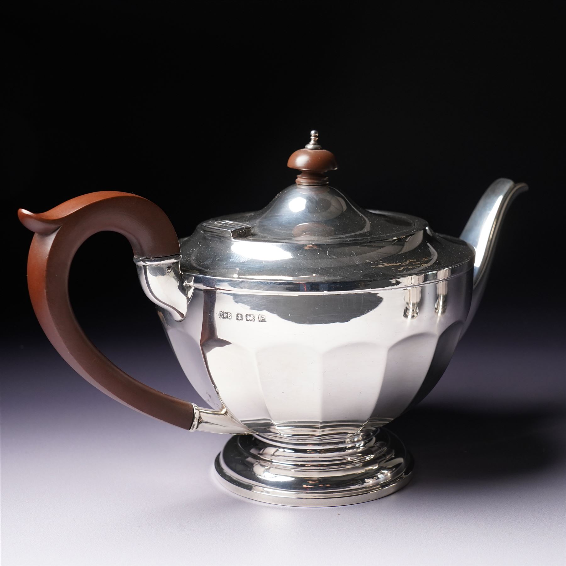 Silver three piece tea set of panelled circular form Birmingham 1929 Maker Synyer & Beddoes and a similar hot water jug Sheffield 1954 