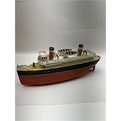 Early 20th century Gebruder Bing tinplate clockwork liner 'Leviathan', model no. B-49, H14.5cm, W37cm