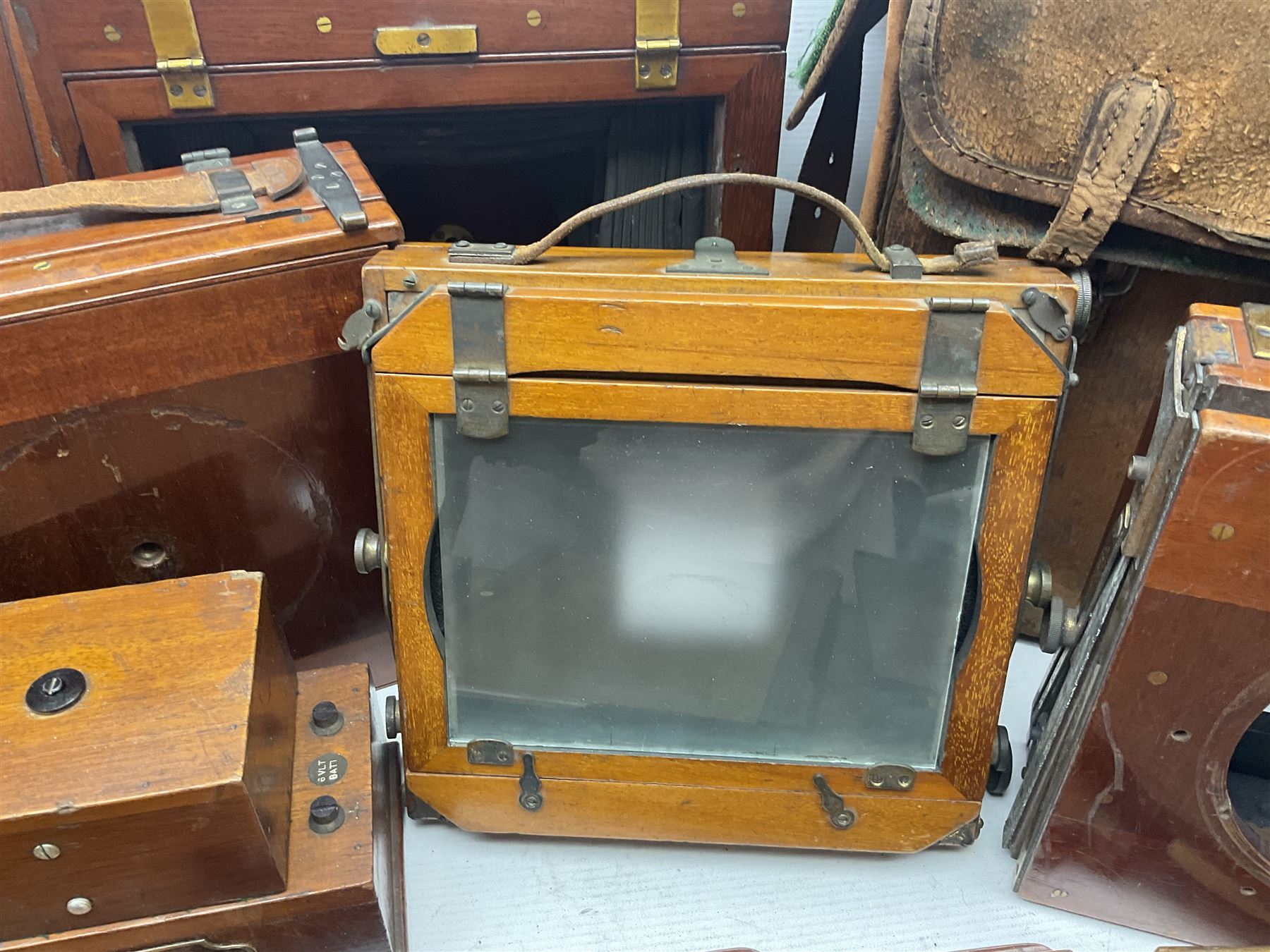 Collation of folding plate cameras of various sizes folding plate in mahogany and lacquered brass, together with camera plates and slides
By vendors repute some slide are from the Gandolfi workshop