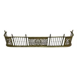 Early 19th century Irish brass D-shaped brass fender, twist borders and balustrade supports, central pierced frieze panel decorated with scrolling foliage and central anthemion motif  