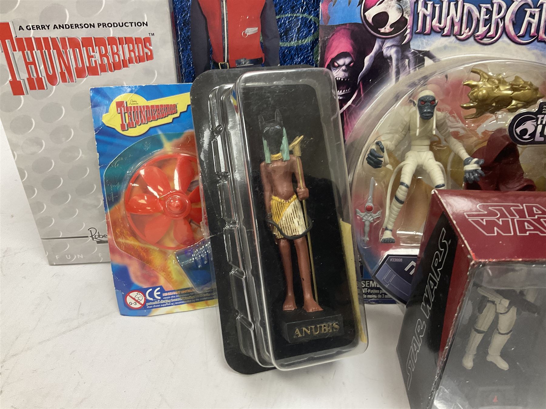 Miscellaneous toys to include Robert Harrop Fun Figurines of Captain Scarlet and Thunderbirds Braman the Robot; Thundercats Thundertank and Mumm-Ra; Stargate Mastadge Beast of Burden; various periodical issue metal figures for Star Wars, Buffy the Vampire Slayer, James Bond etc; all boxed (18)