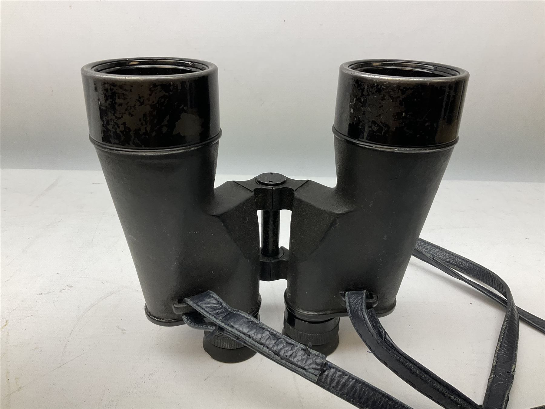 Pair of WW2 Bausch & Lomb U.S. Navy 7 x 50 binoculars, Mk.1 Model 2, impressed BU Ships No.80975 1941, serial no.OY6585, with neck strap