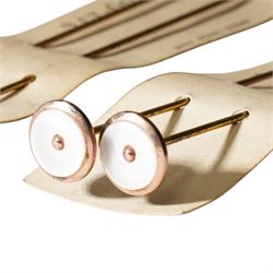 Fischer 18ct gold manual wind wristwatch, Helvetia hallmark, on brown leather strap and four mother of pearl gold mounted hat pins