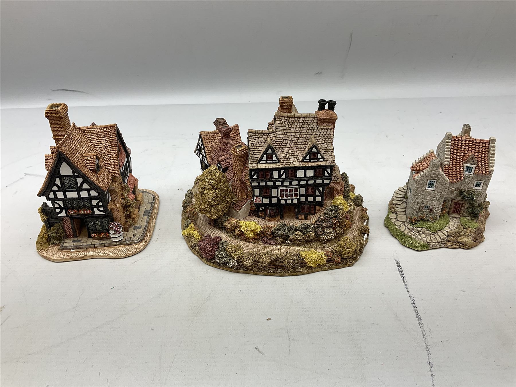 Eleven Lilliput Lane cottages from the British / English Collection, to include Tudor Court, Swan Inn, Culross House etc all boxed with deeds