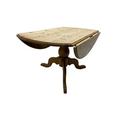 Pine drop-leaf dining table, circular top on vasiform pedestal vase with tripod cabriole supports