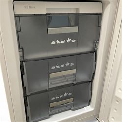 Blomberg KGM9530P fridge freezer 