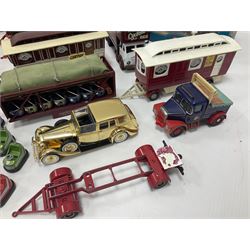 Corgi - various models both boxed and loose to include Dibnahs Choice 1 50 scale 80308, Classics 31702 and 97920, along with loose 1937 Rolls Royce 111 Sedance de Ville model, further mostly Showmans Range models and assembled fairground kits