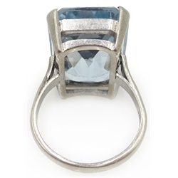 Large synthetic spinel white gold ring stamped 18ct  