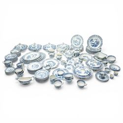 Extensive Wood & Sons Yuan pattern tea, coffee and dinner service mostly for twelve covers...