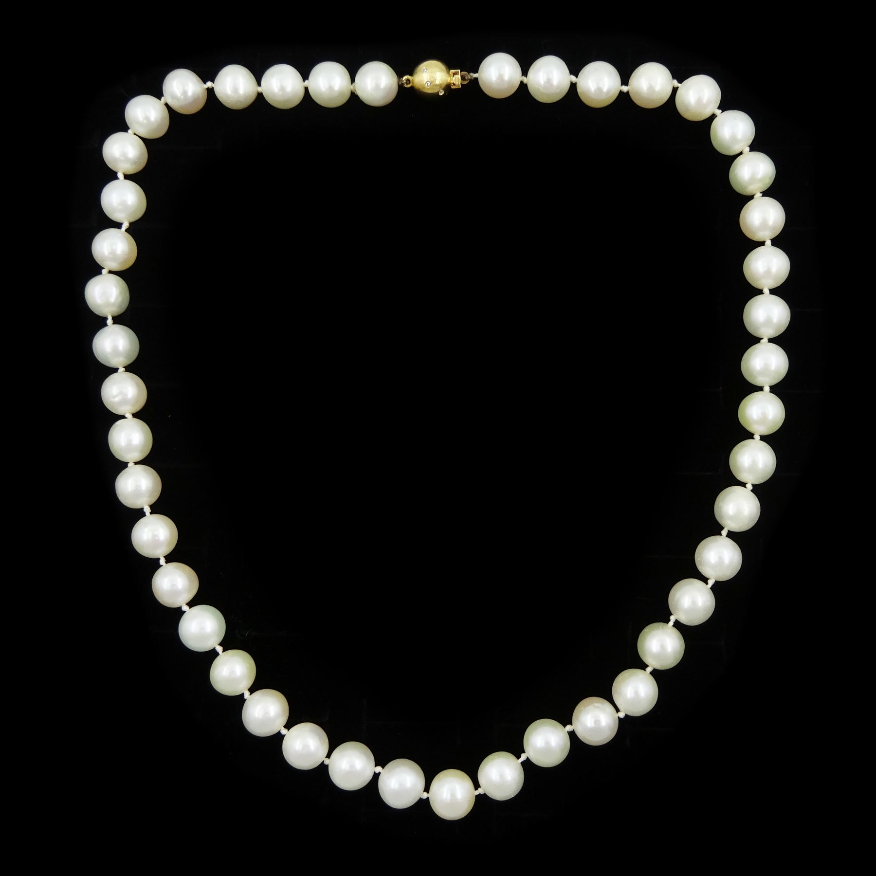 Single strand cultured white / pink pearl necklace, with 18ct gold diamond set clasp, hallmarked