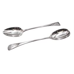 Pair of George III silver Old English pattern salad servers, hallmarked William Eley & William Fearn, London 1799, contained within a fitted case with blue velvet and cream silk lined interior, approximate silver weight 5.74 ozt (178.6 grams)