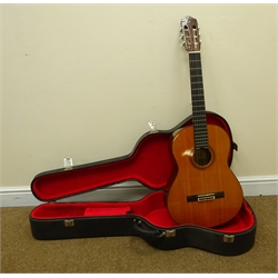  Yamaha CG-130 acoustic guitar L101cm in hard carrying case  
